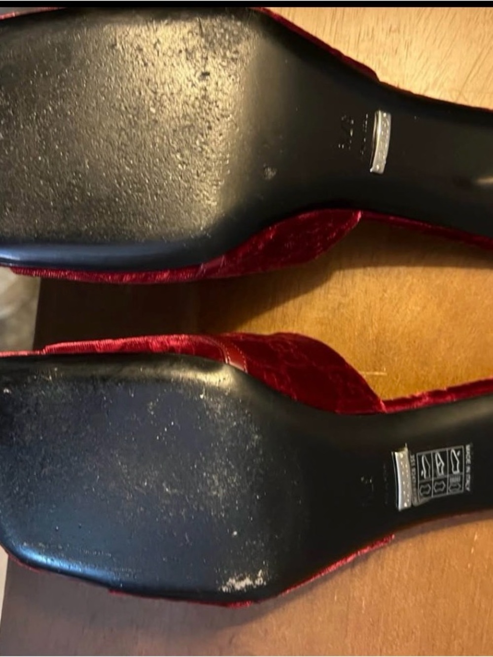 Gucci 💚Red Velvet GG Logo Slide Mules with Bow Detail💚Like New Condition - Picture 3 of 6